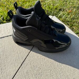 Jordan-Jordan Max Aura 6 shoe in a black and anthracite colorway.